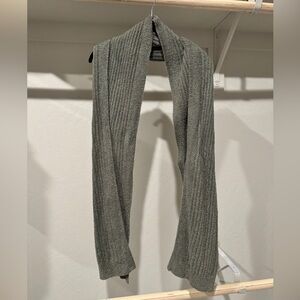 Barefoot dreams Cozychic scarf